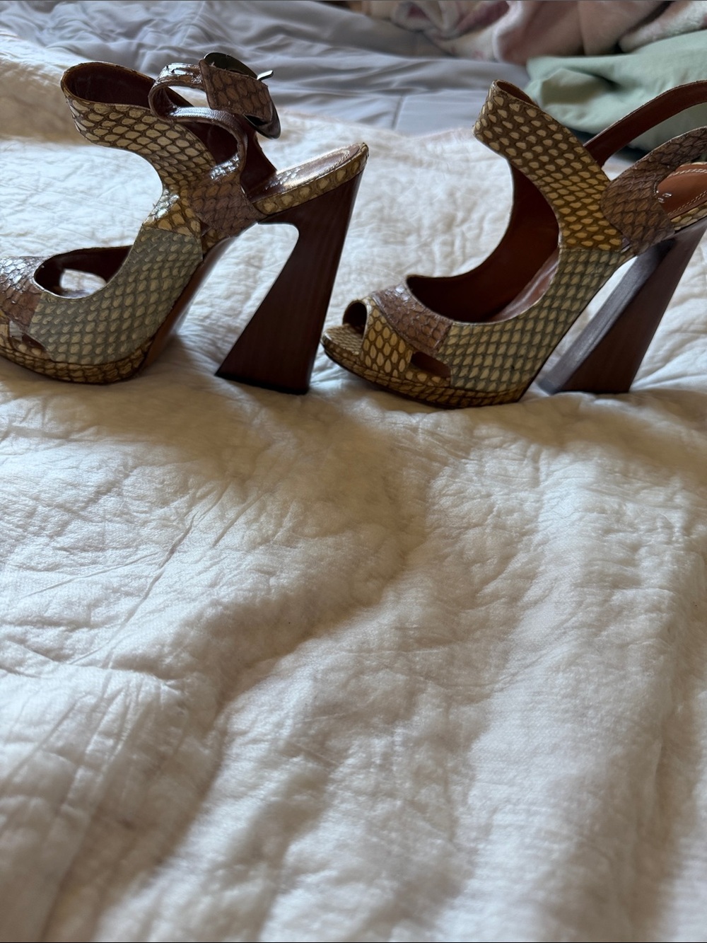 Edmundo Castillo Open-Toe Python-Pattern Heels in Gold and Brown - Picture 5 of 6